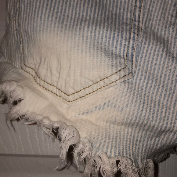 Striped shirt shorts with slit on side - Picture 4 of 4